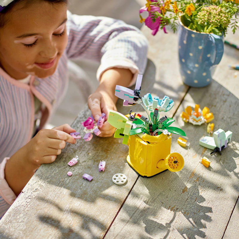 FLEURS DANS ARROSOIR CREATOR