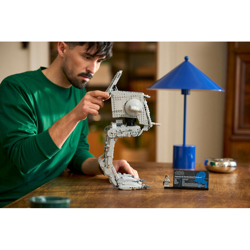 LE MARCHEUR AT ST STAR WARS